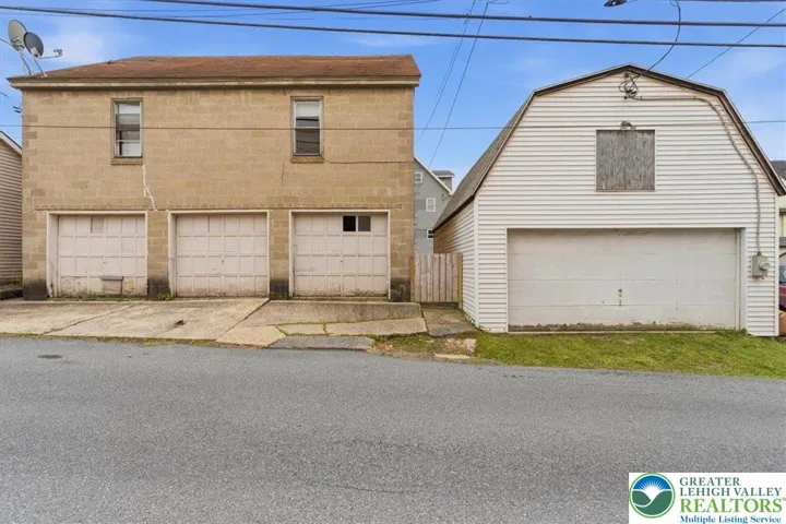 113 Lehigh Ave - Garage on Right