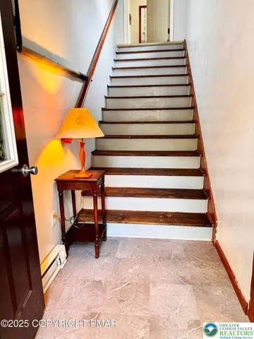 Hallway to apartment