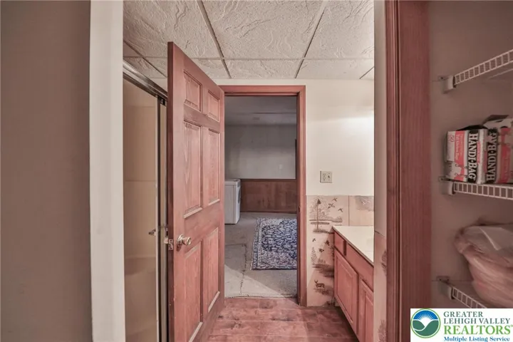 Bathroom - Main Floor