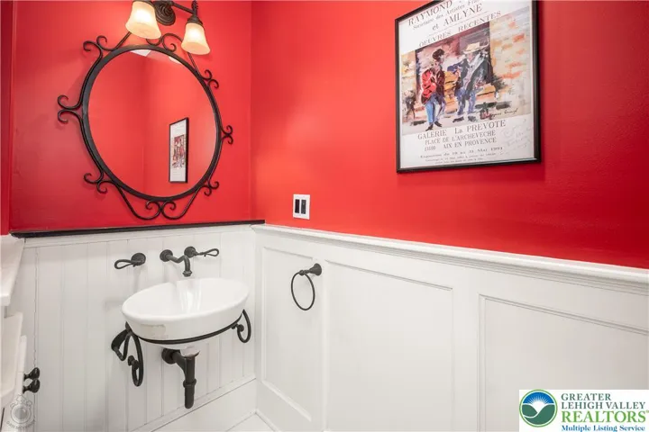 Half-Bath off Foyer