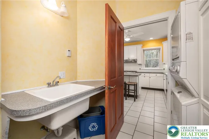 Laundry Room w/Utility Sink