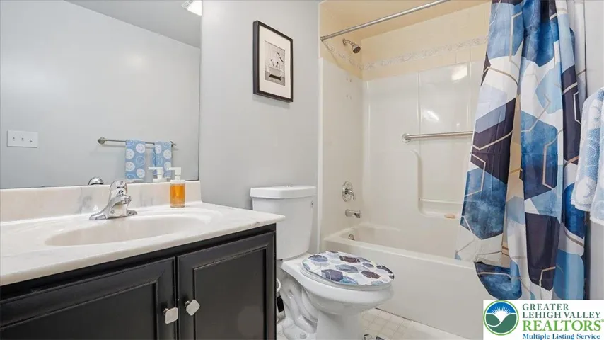 Main full bath 2nd floor