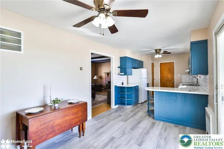  Apt - Kitchen & Dining Area