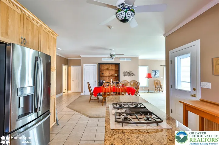  Main - Kitchen & Dining Area