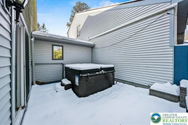 Deck/ Hot-Tub
