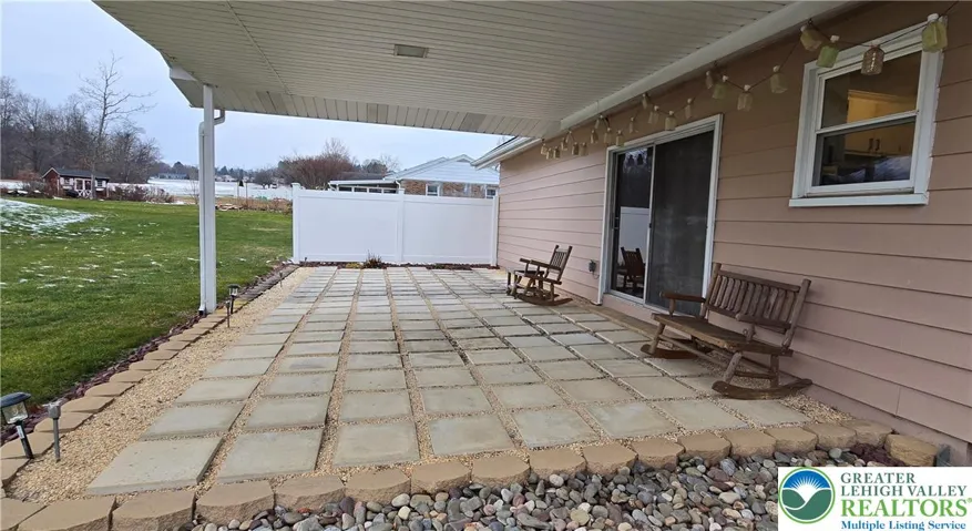 Covered patio with pavers
