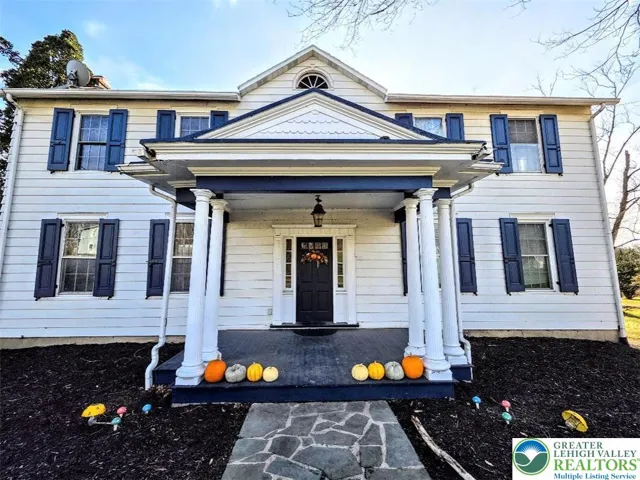 Front view of home