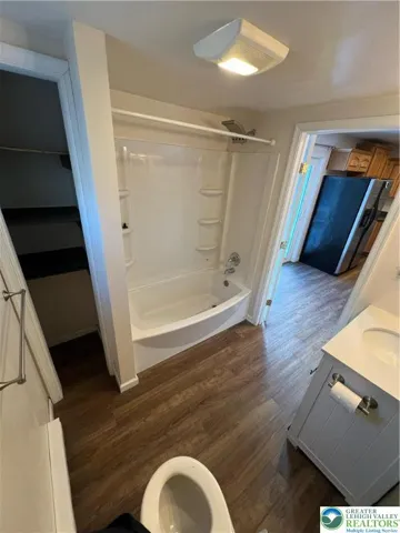 Main bathroom - 1st floor