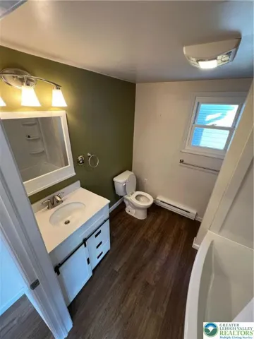 Main bathroom - 1st floor