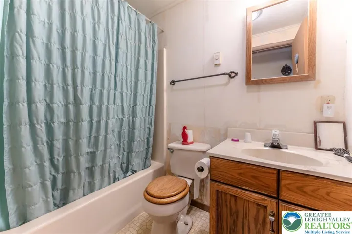 Full Bathroom #1