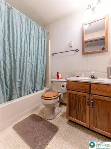 Full Bathroom #1