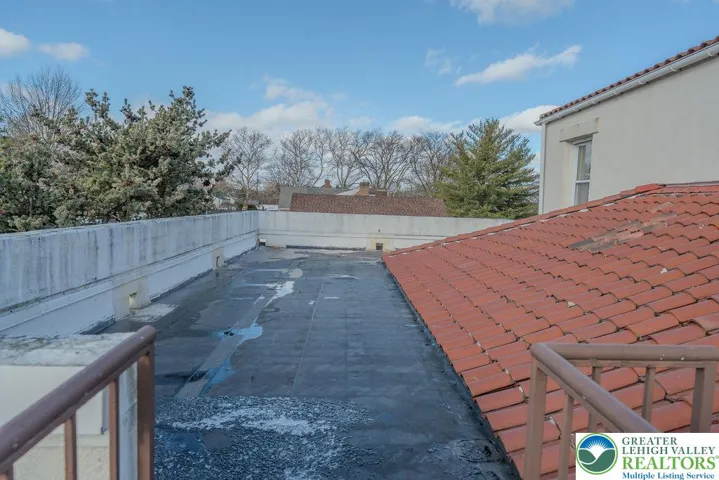 Rooftop deck