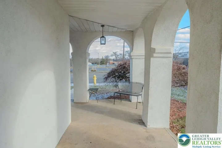 Welcome to 1124 Club Ave