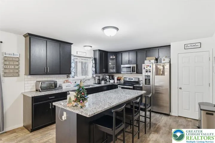 Kitchen, granite island