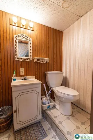 1/2 Bath Room