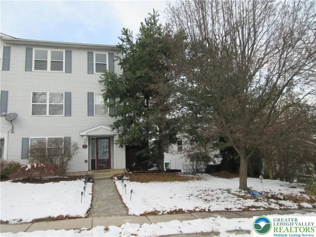 Welcome home to 1289 Forest Road