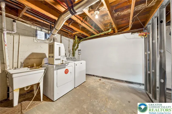 Laundry hook up, basement