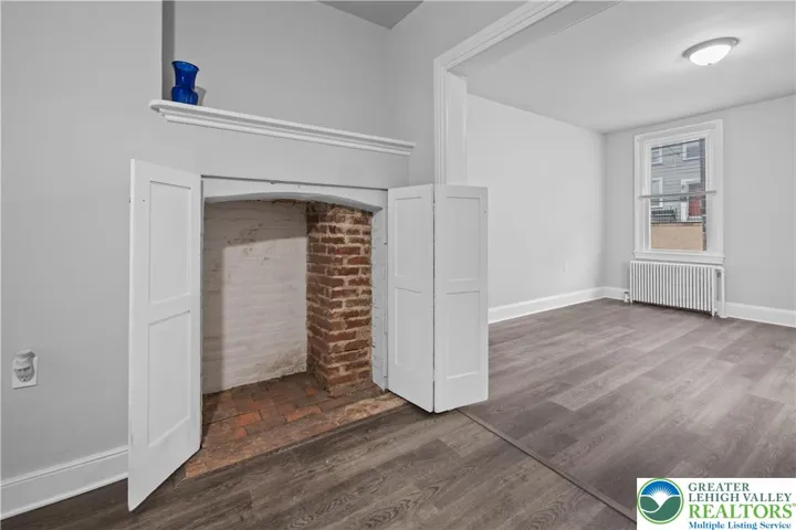 Fireplace in dining room (decorative only)