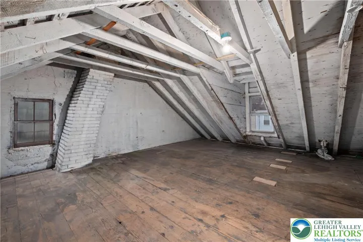 Spacious Attic - terrific for storage