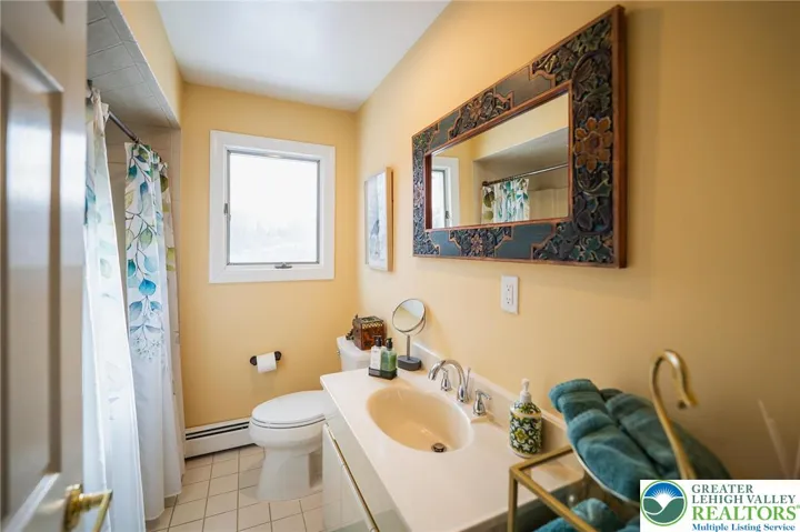 2nd floor full bathroom