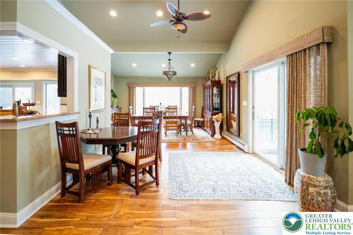 Breakfast nook