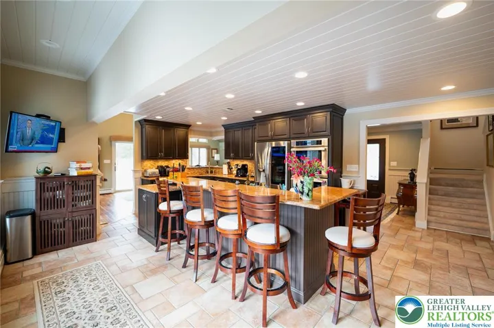 Kitchen & Island
