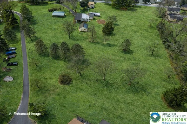 Land acreage with many possibilities