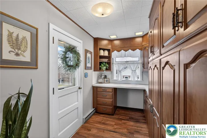 Plenty of kitchen storage