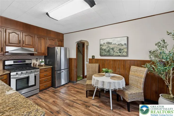 Eat in kitchen