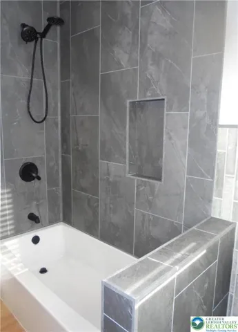 Hall Tub & Shower