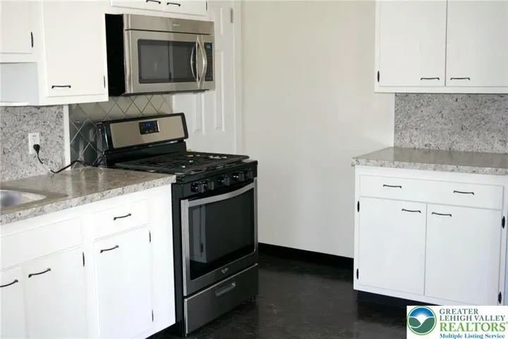 Bright & Cheery kitchen