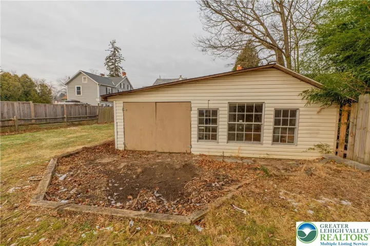 Back of garage and workshop