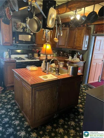 Eat-in Kitchen