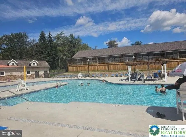 HOA amenities include several pools