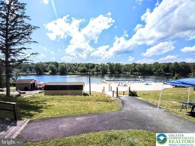 The HOA offers amenities such as access to the lake.