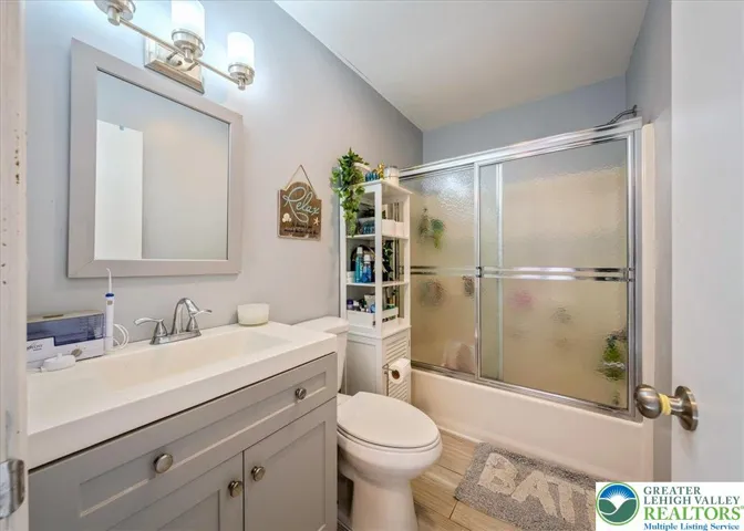 Full Bathroom