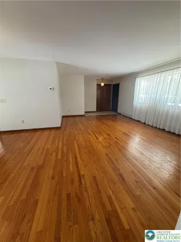 Living room to entrance