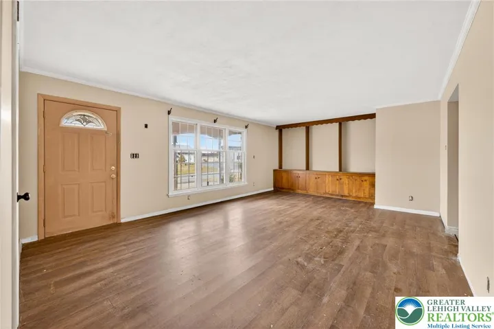 Spacious living room