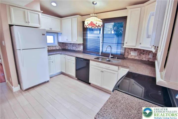 Another view of this light & bright kitchen