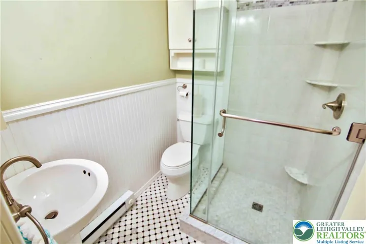 Beautiful, light bright and clean 1st floor full bath!