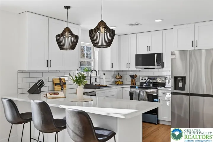 Eat-in-Kitchen