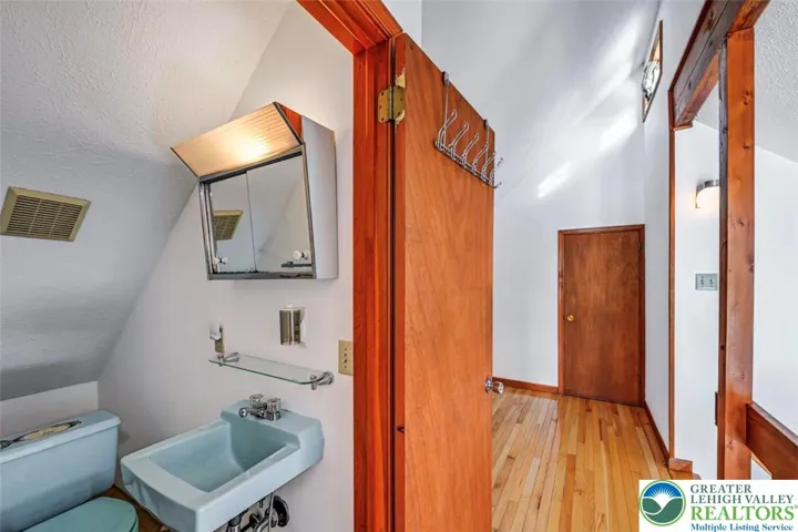 Powder Rm To Loft