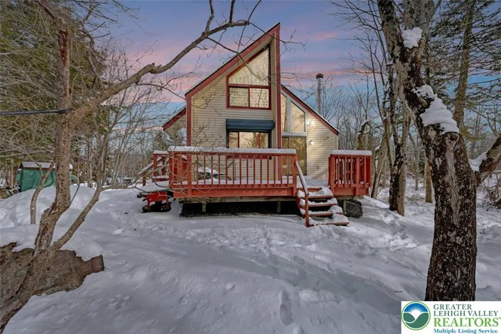 105 Bobcat Trail Lakefront Home!