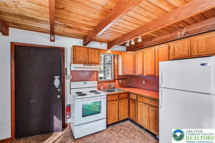 Knotty Pine Ceilings