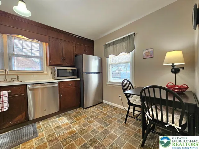 Kitchen - newer S/S appliances