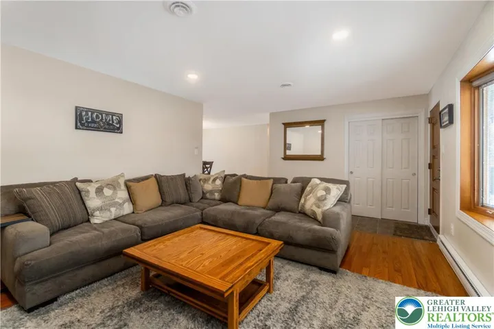 Neutral colors throughout