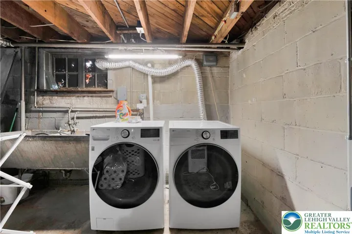 LL Laundry and storage room