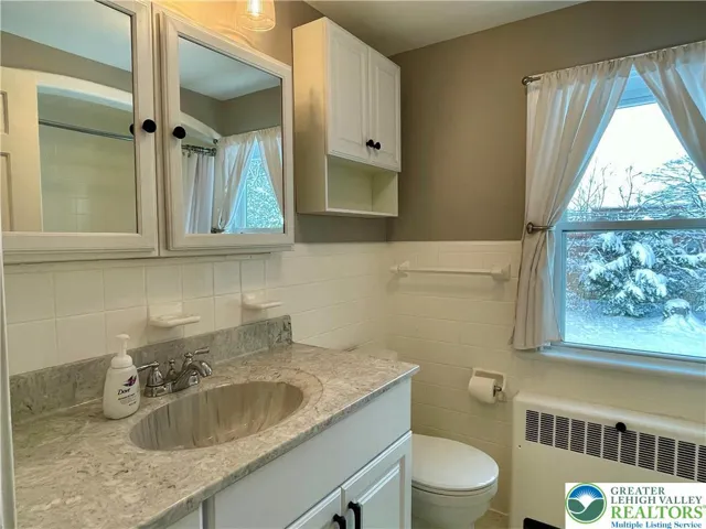 2nd Fl Bathroom