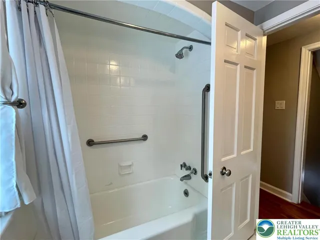 2nd Fl Bathroom
