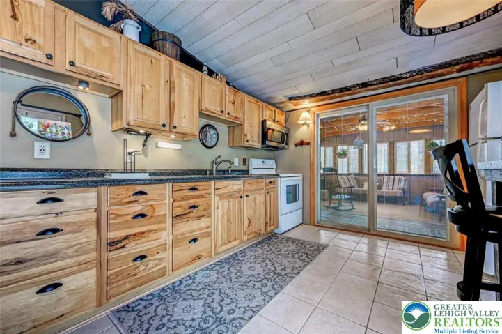Kitchen w/ Newer Hickory Cabinets